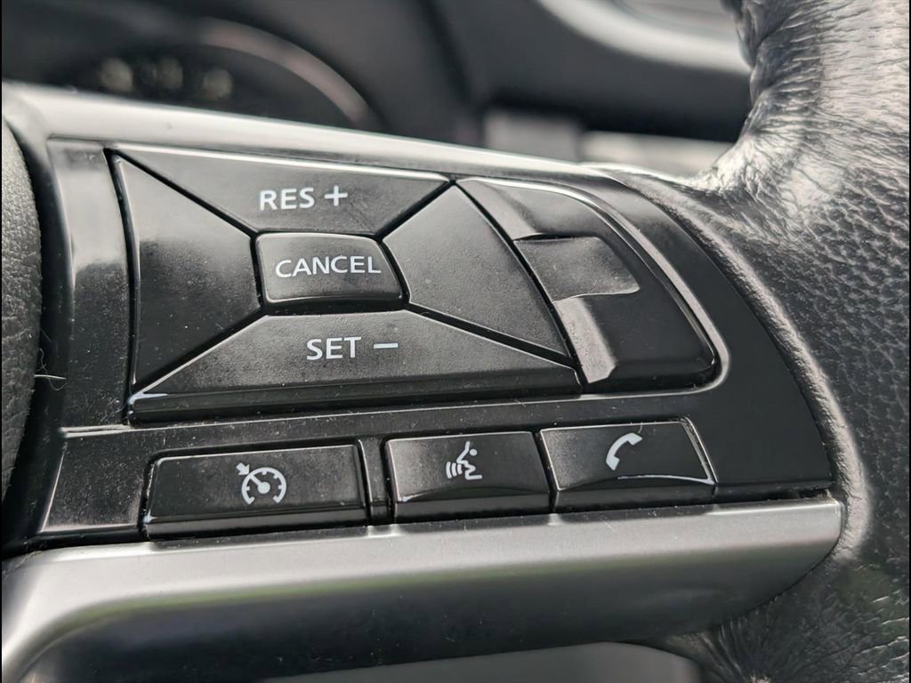 Used 2018 Nissan Rogue SV image 19