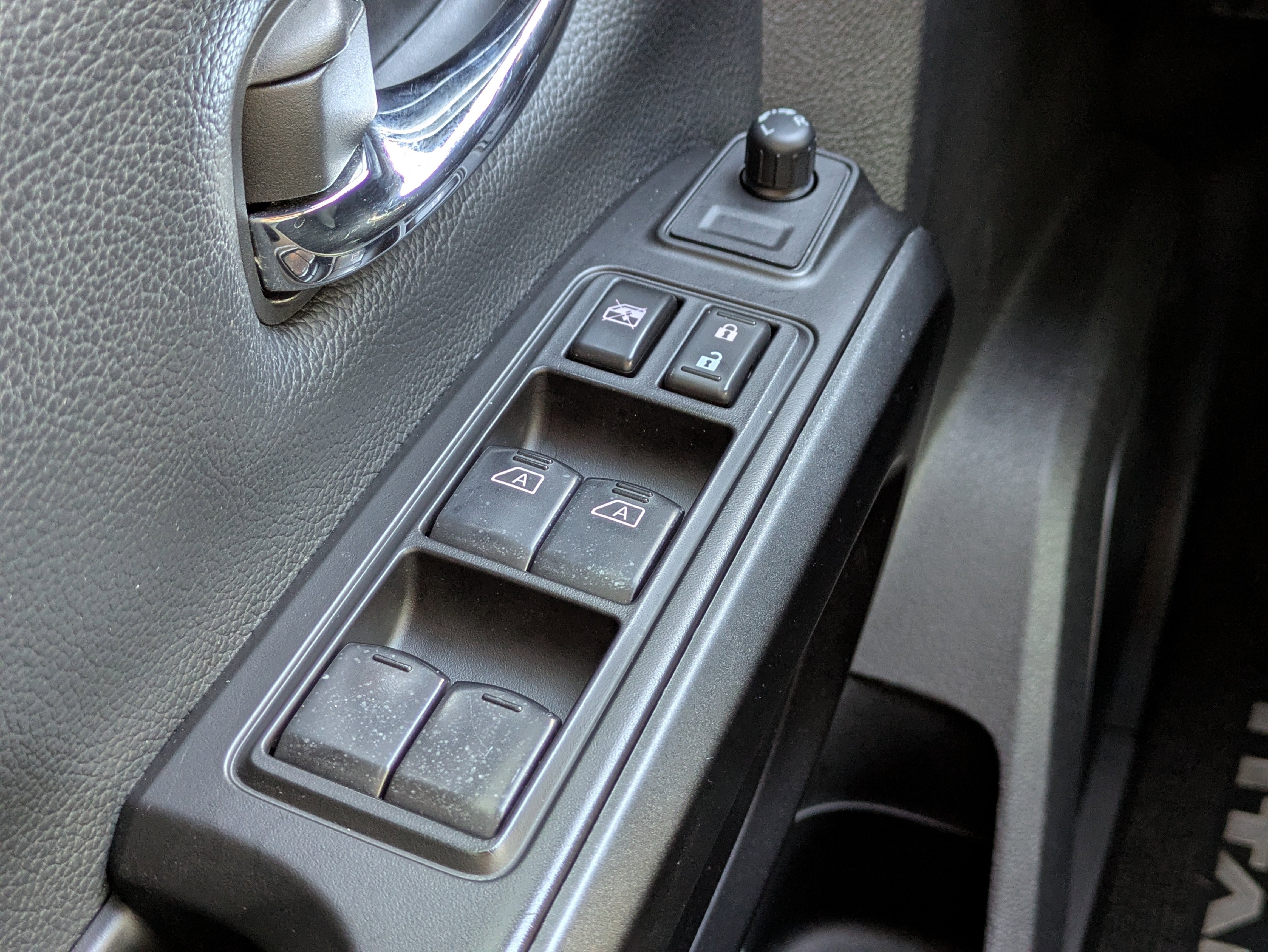 Used 2024 Nissan Titan SV w/ SV Convenience Package image 31