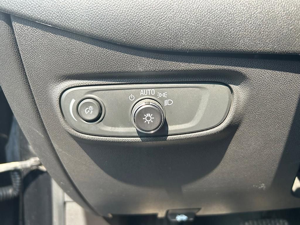 Used 2020 Chevrolet Equinox LT image 13