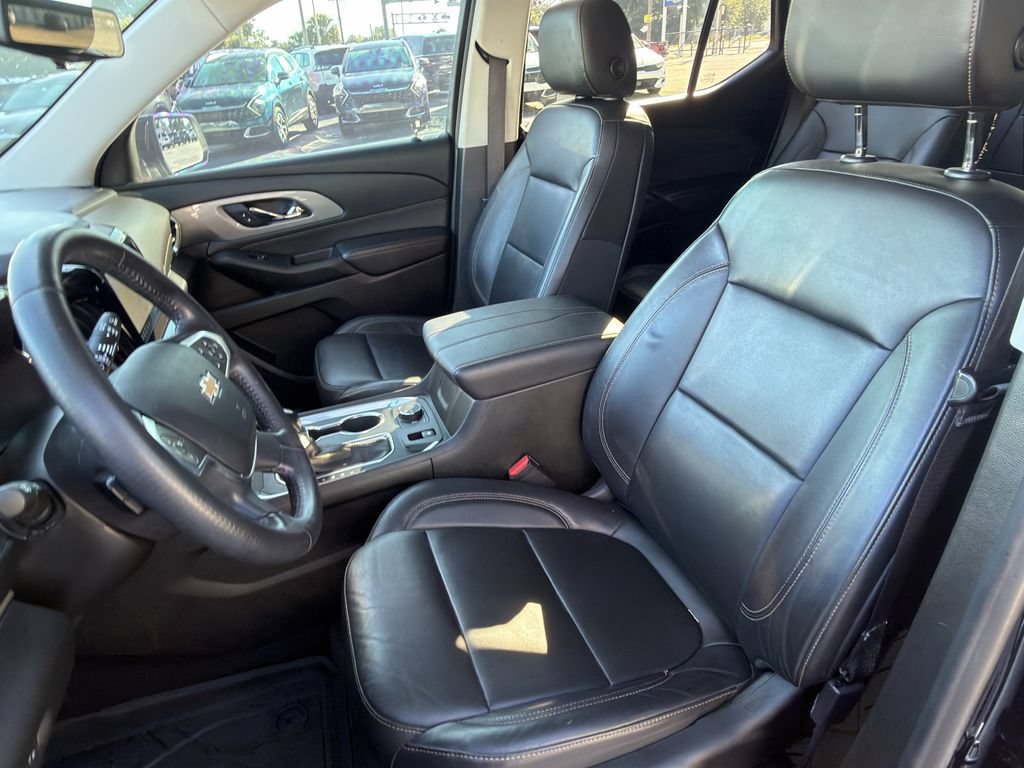 Used 2021 Chevrolet Traverse LT w/ LT Premium Package FWD image 21