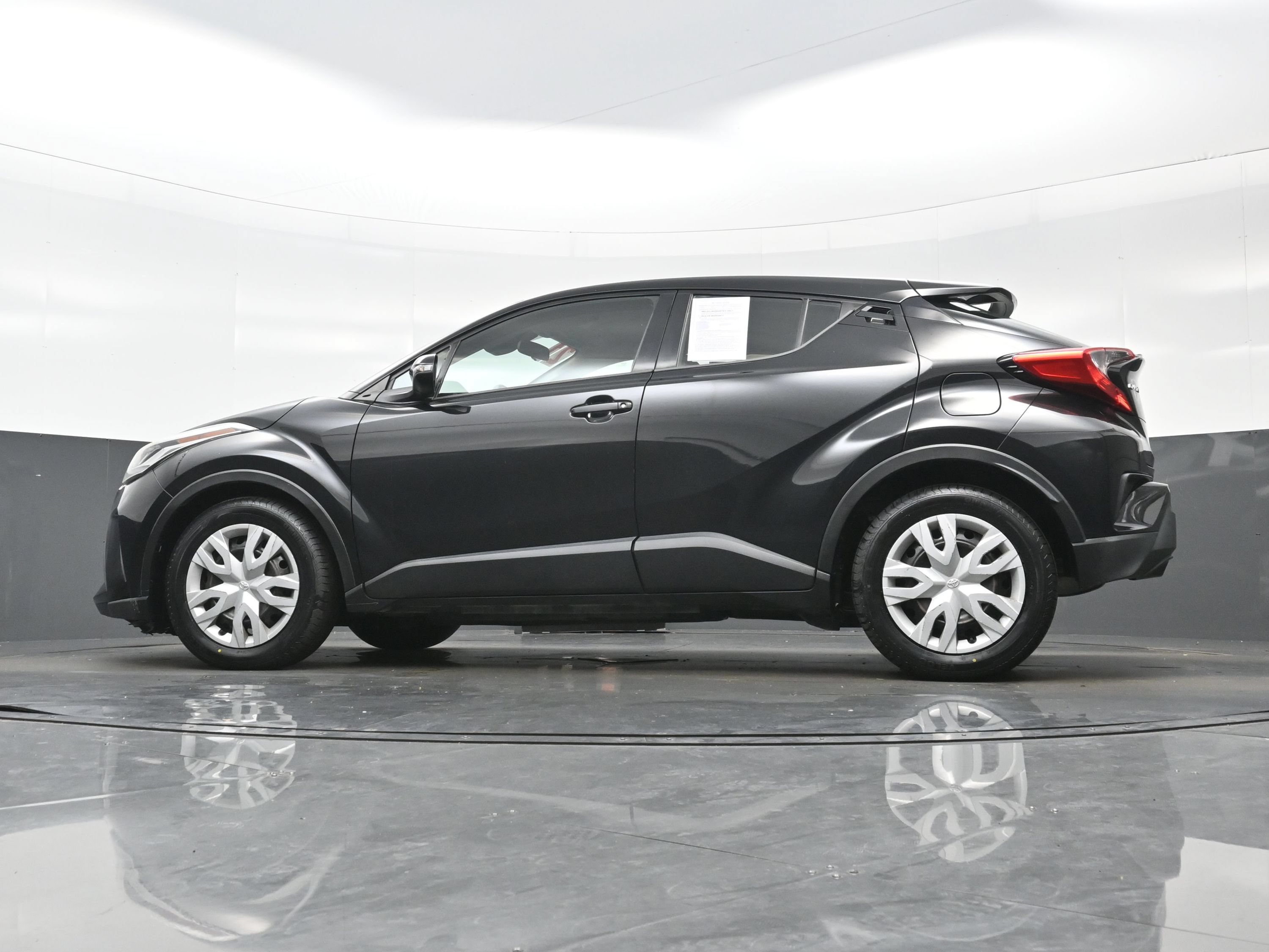 Used 2021 Toyota C-HR LE FWD image 27