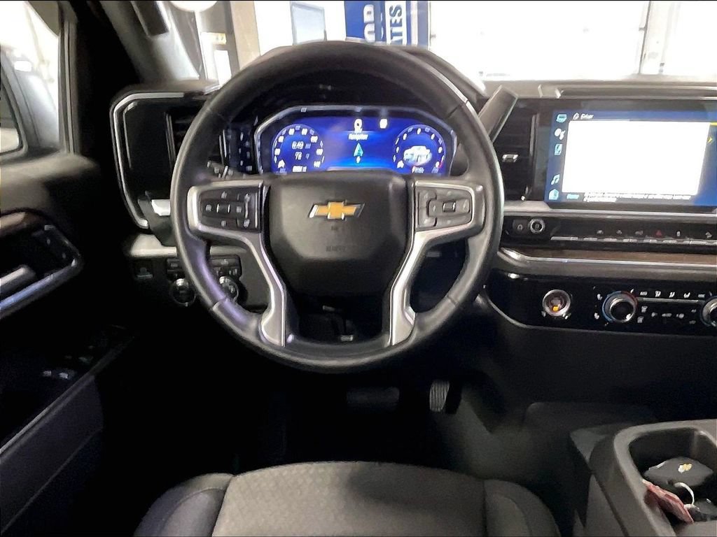 Used 2023 Chevrolet Silverado 1500 LT w/ Z71 Off-Road Package AWD/4WD image 17