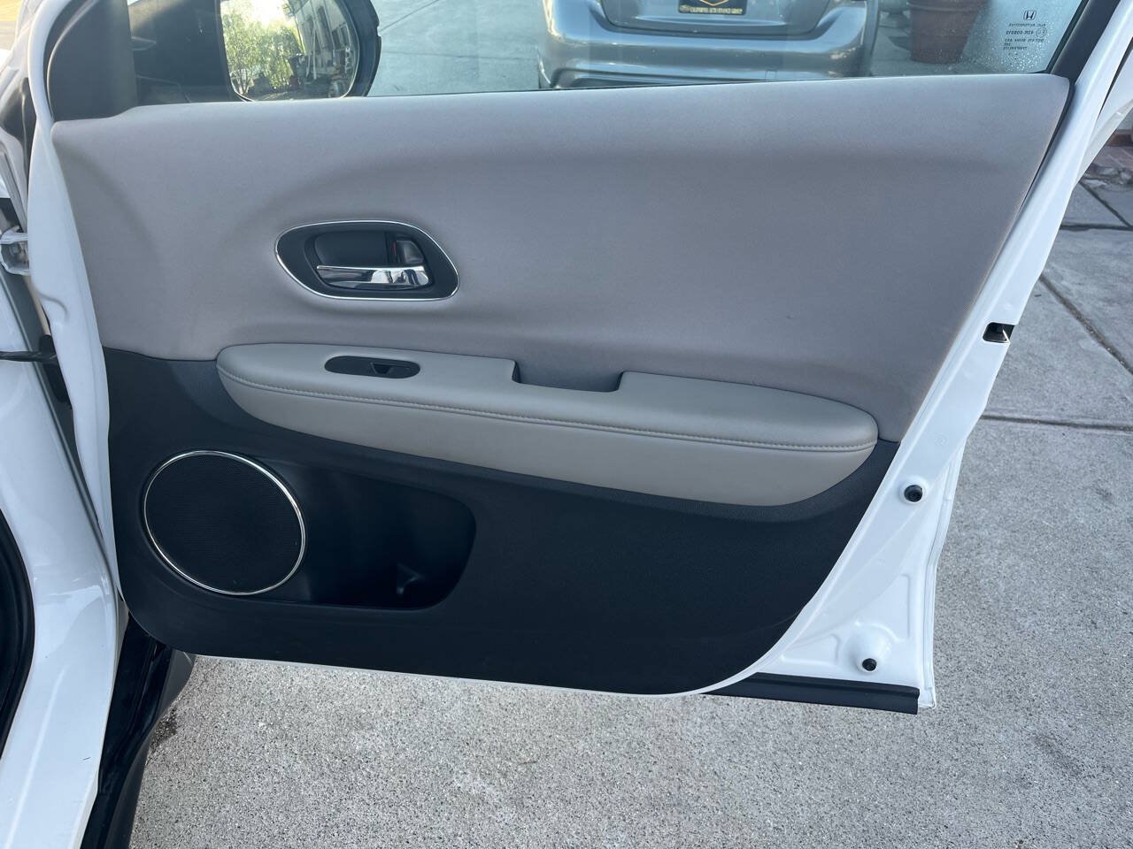 Used 2016 Honda HR-V EX image 24