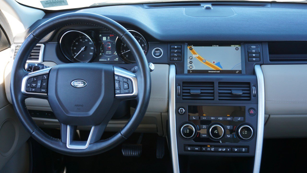 Used 2019 Land Rover Discovery Sport HSE image 26