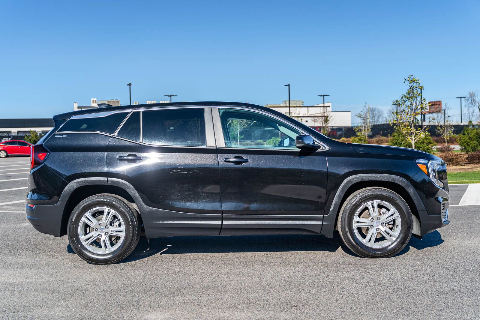 Used 2024 GMC Terrain SLE image 13