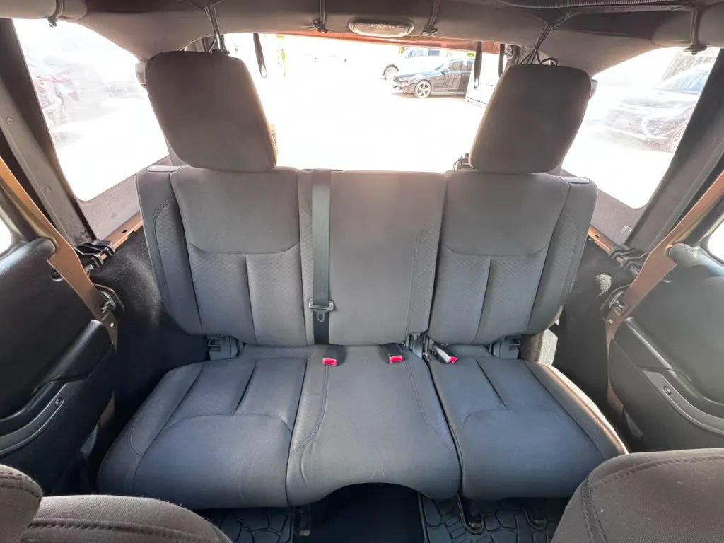 Used 2015 Jeep Wrangler Unlimited Sport w/ Connectivity Group AWD/4WD image 14