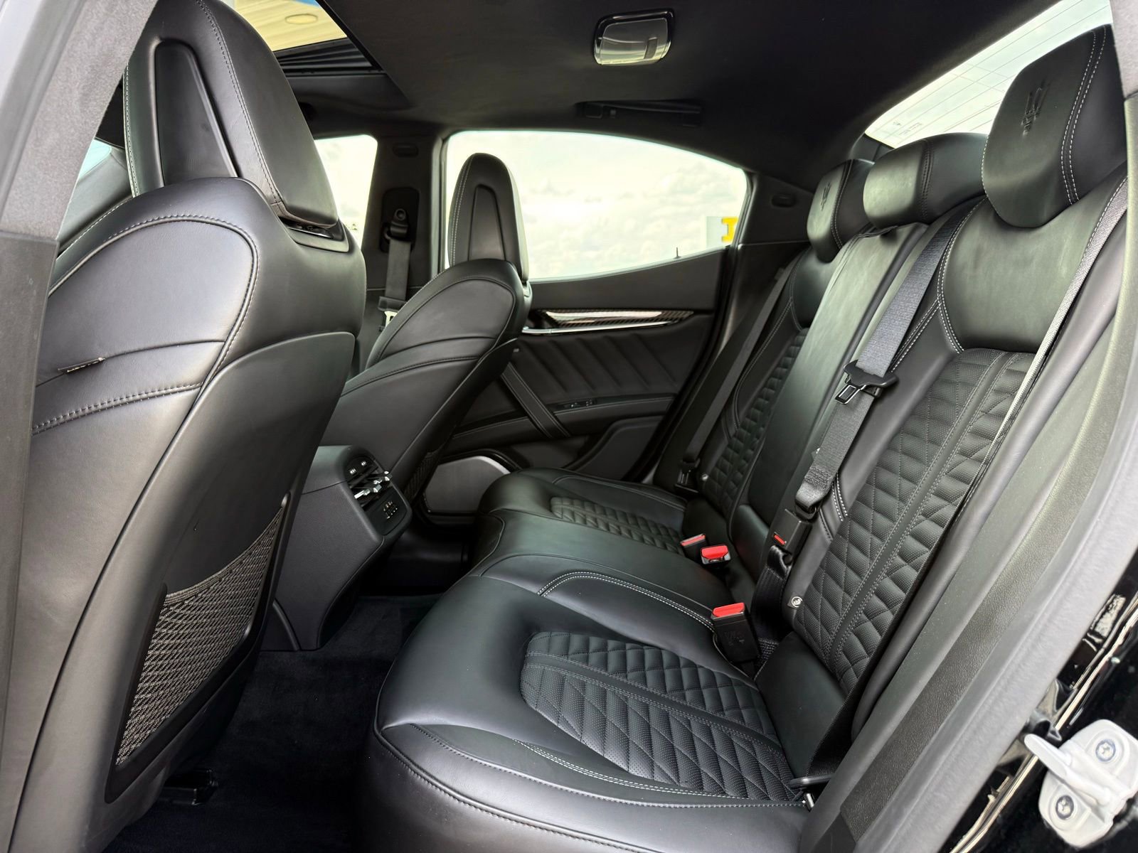 Used 2021 Maserati Ghibli Trofeo image 32