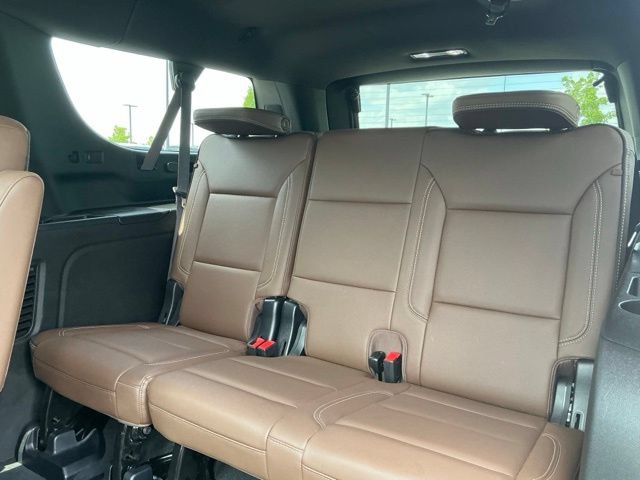 Used 2025 Chevrolet Suburban High Country AWD/4WD image 37