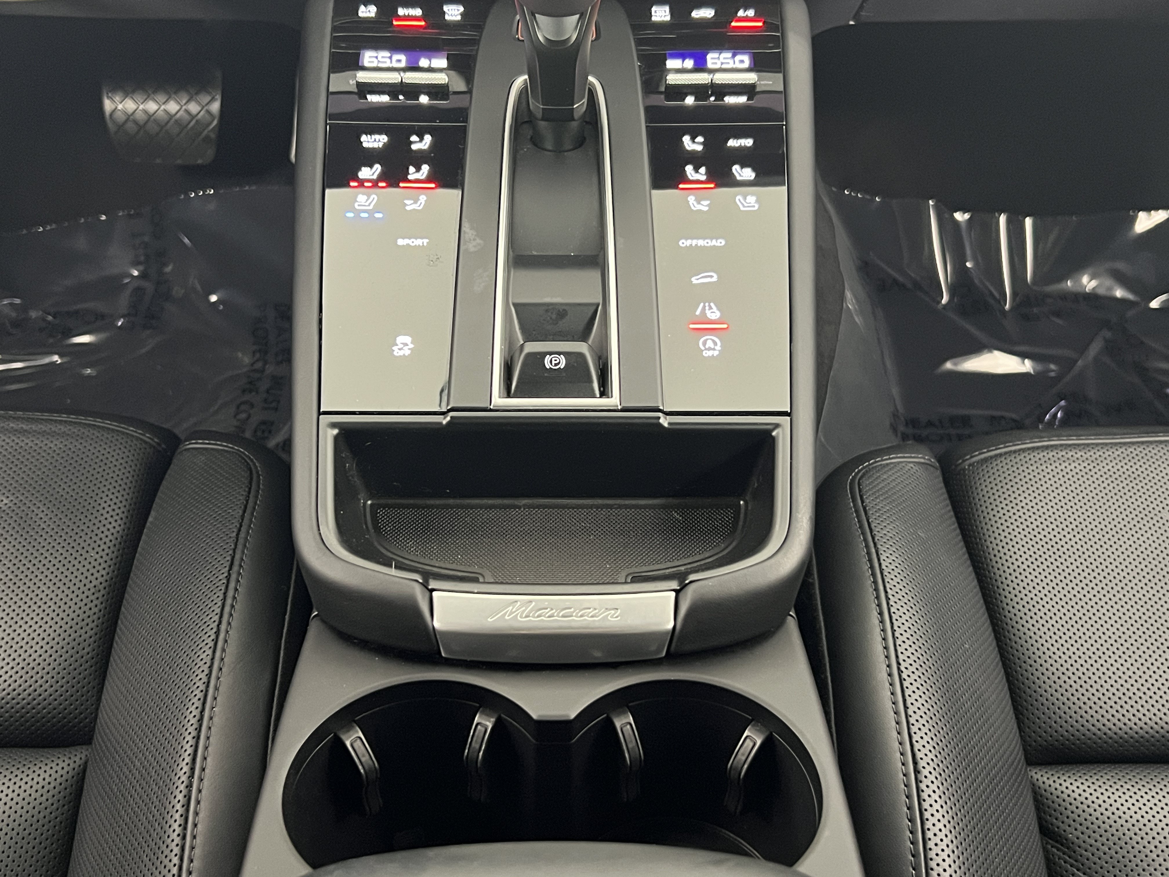 Certified 2024 Porsche Macan AWD/4WD image 20