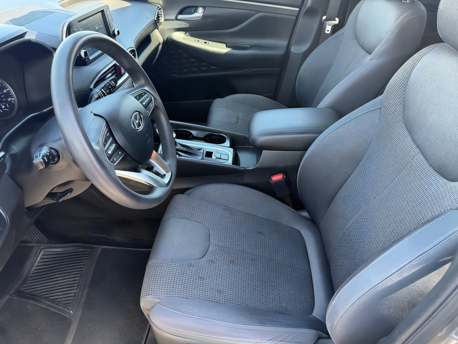 Used 2020 Hyundai Santa Fe SE image 15