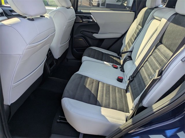 New 2025 Mitsubishi Outlander SE image 26