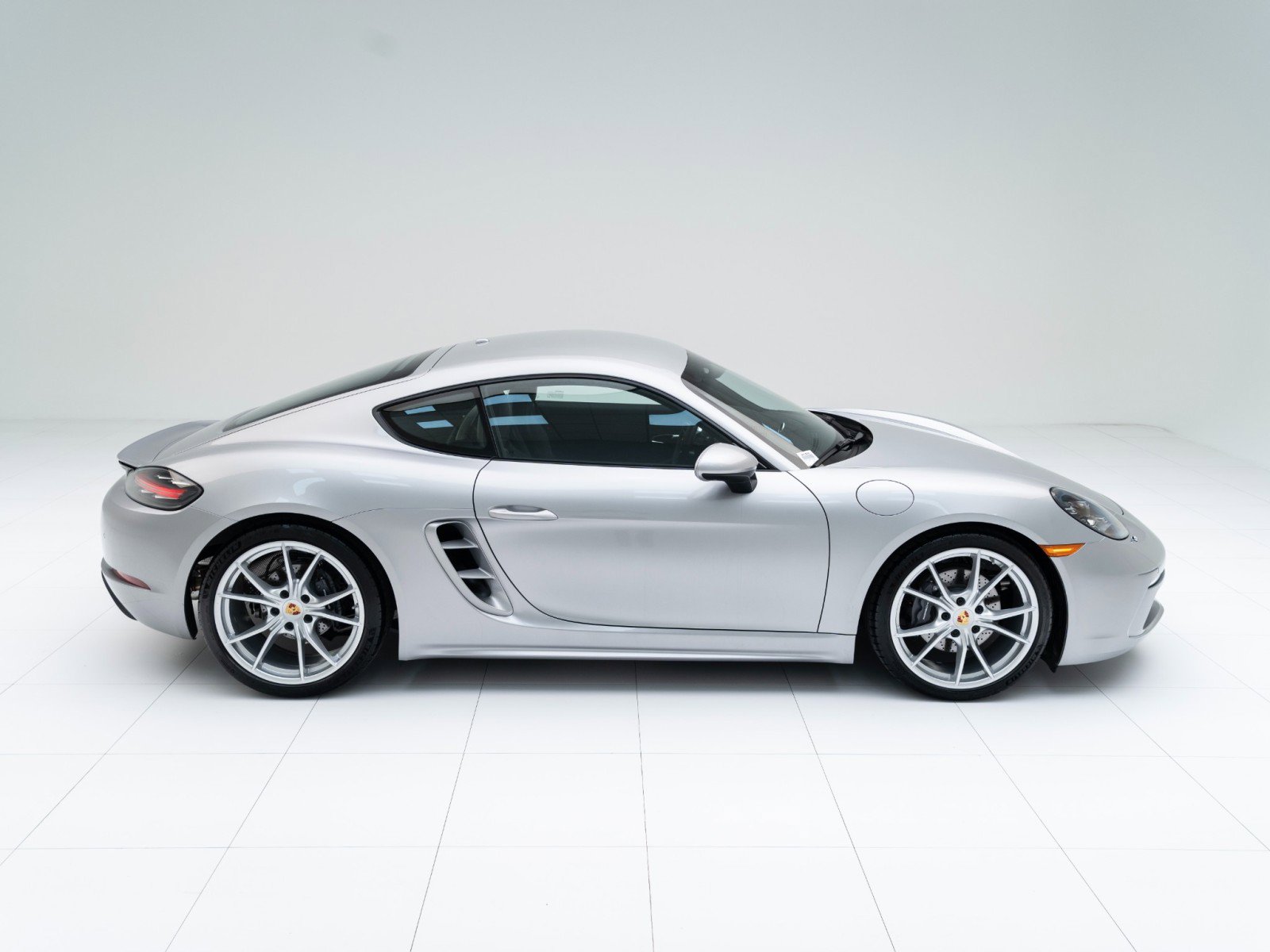 Certified 2025 Porsche 718 Cayman image 8
