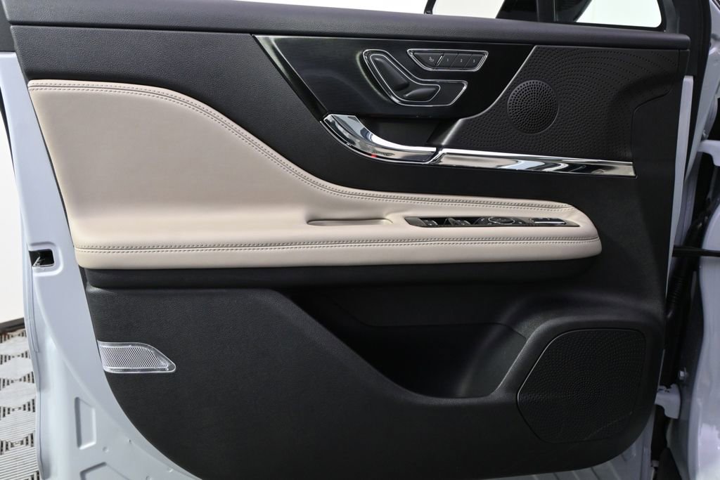 New 2026 Lincoln Corsair Reserve w/ Jet Appearance Package image 22