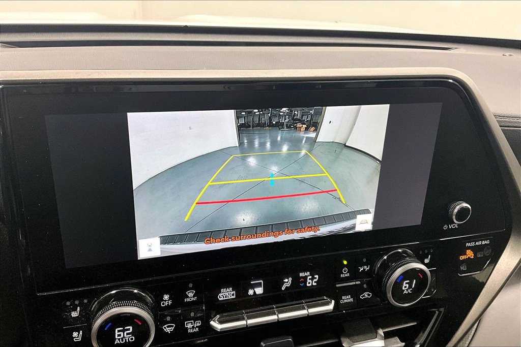 Used 2023 Toyota Highlander Limited FWD image 27