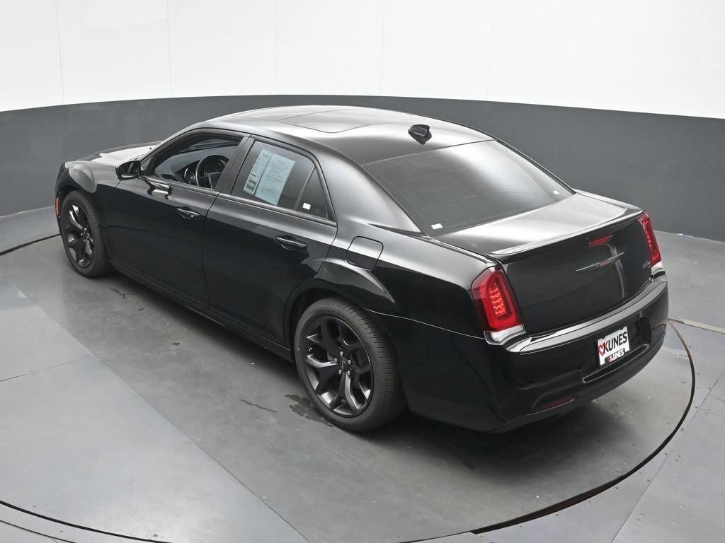 Used 2022 Chrysler 300 S RWD image 37