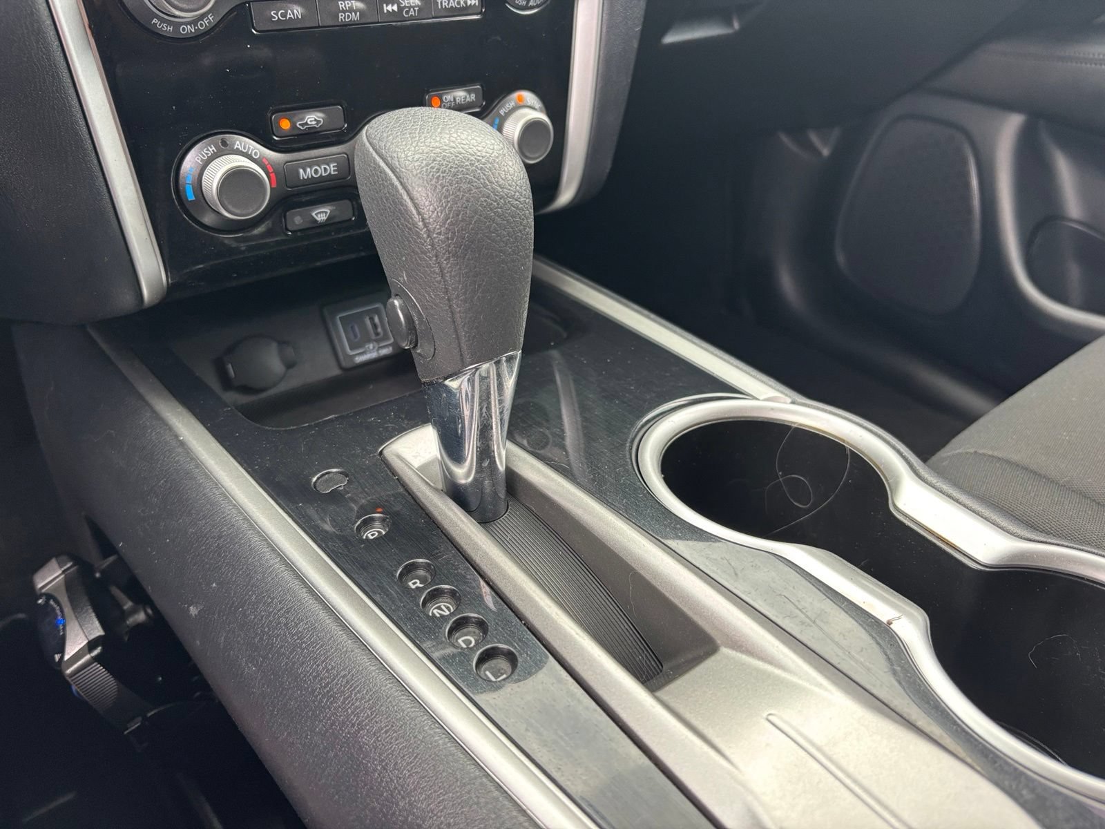 Used 2020 Nissan Pathfinder S FWD image 26