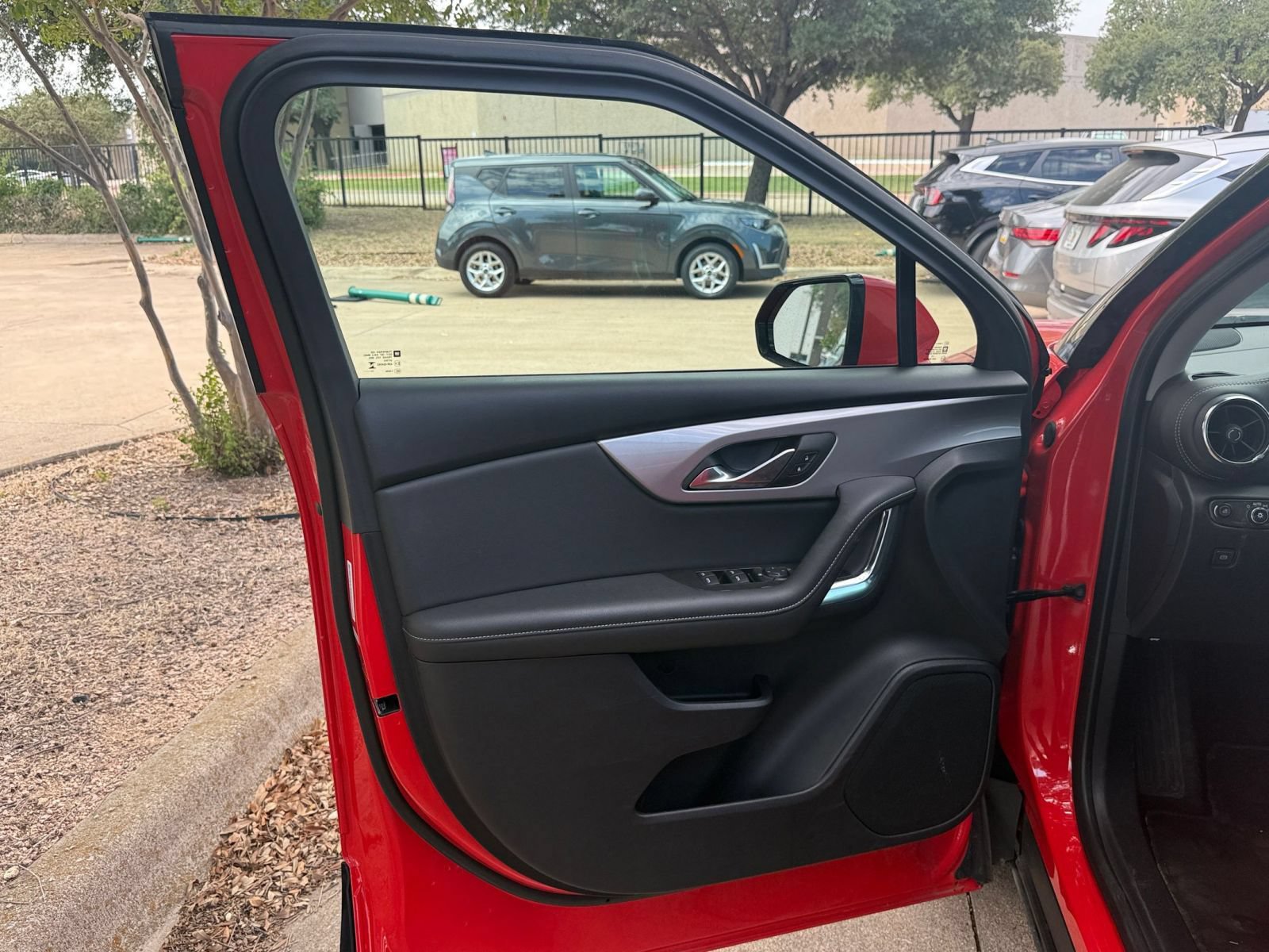 Used 2025 Chevrolet Blazer LT FWD image 18