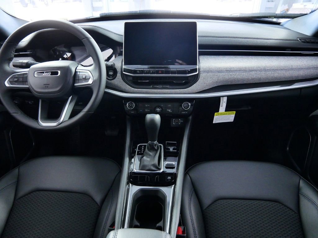 Used 2024 Jeep Compass Latitude image 6