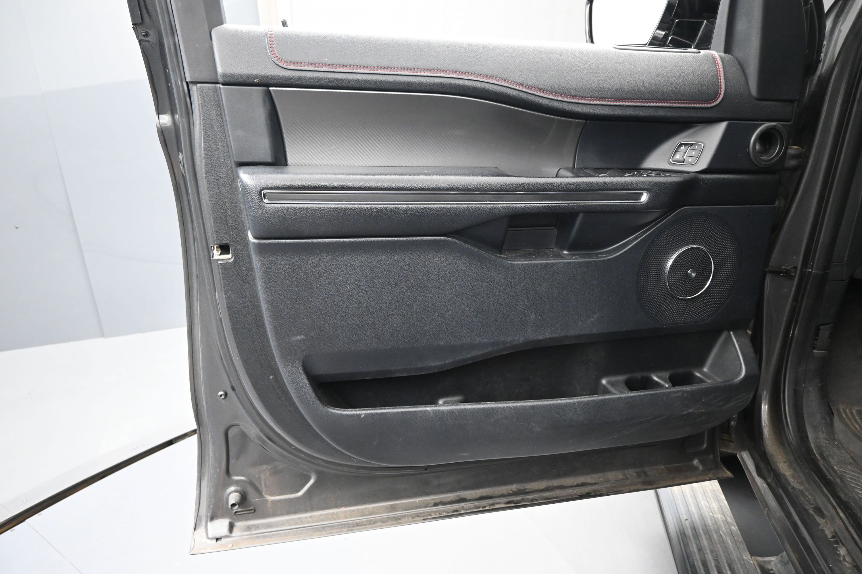 Used 2020 Ford Expedition Limited w/ Equipment Group 303A RWD image 16