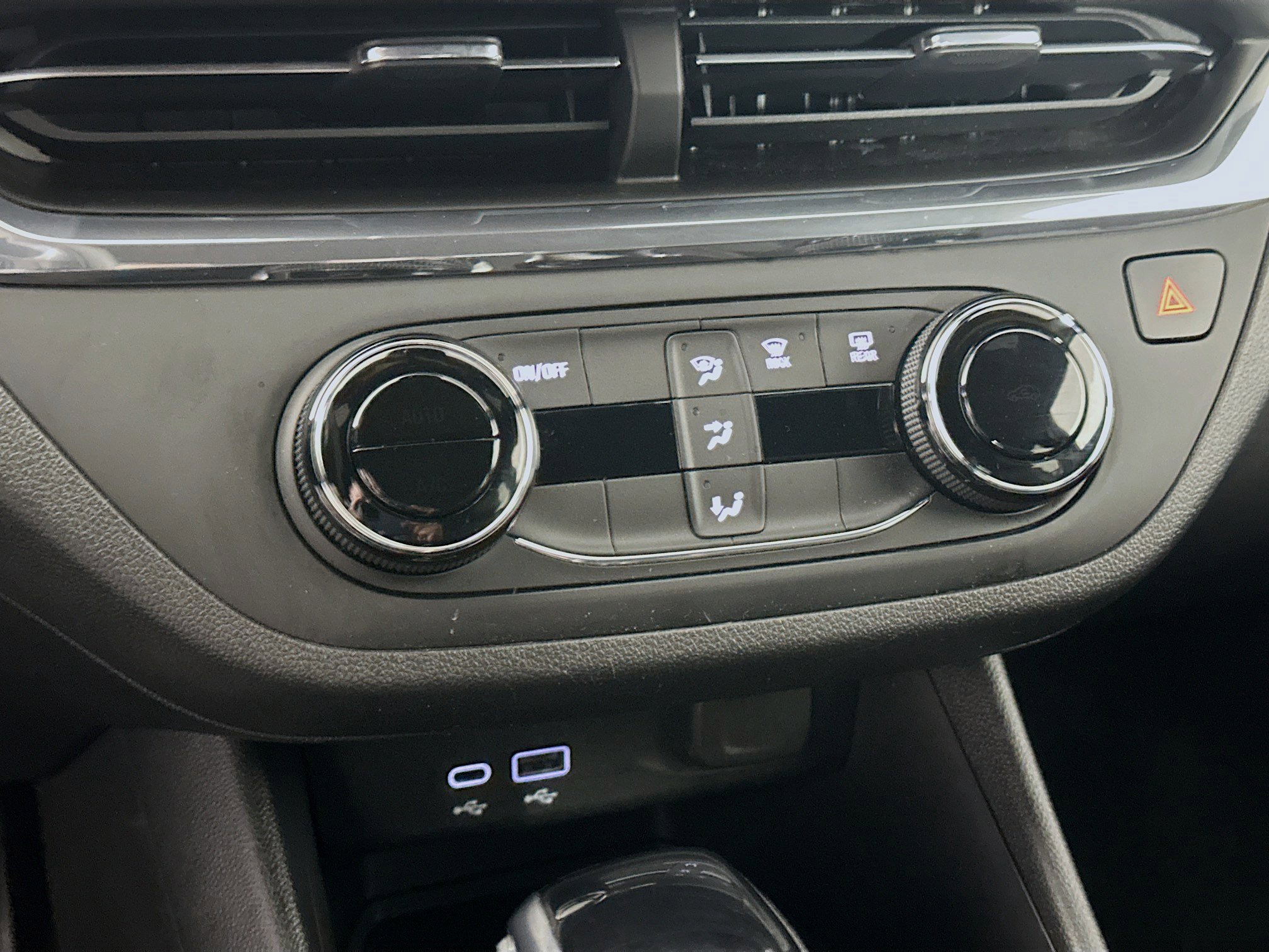 Used 2025 Buick Envista Preferred image 22