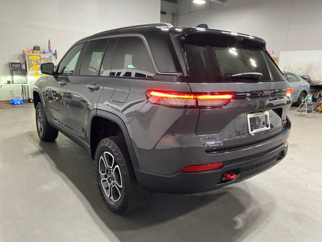 Used 2022 Jeep Grand Cherokee Trailhawk w/ Luxury Tech Group III AWD/4WD image 4