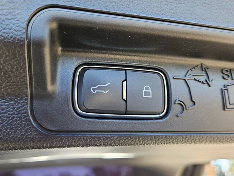 Used 2023 Ford Explorer Limited w/ Equipment Group 301A image 15