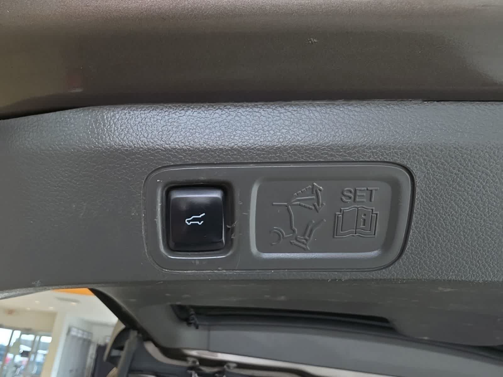 Used 2019 Ford Expedition Limited w/ Equipment Group 301A AWD/4WD image 38