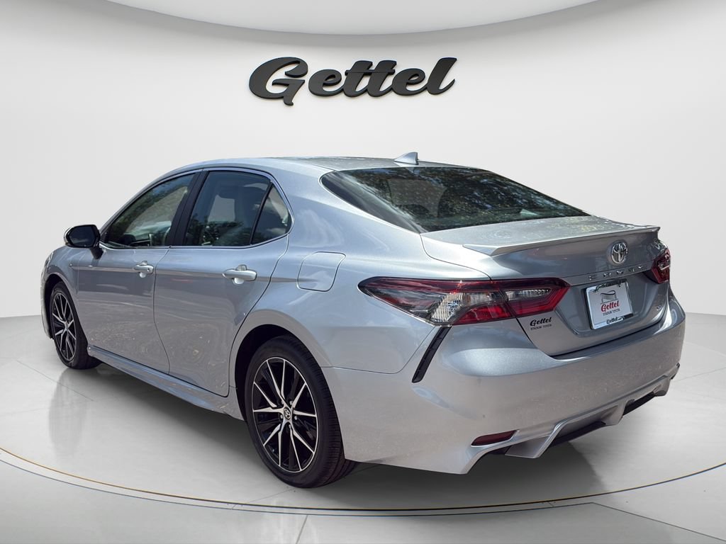 Used 2024 Toyota Camry SE w/ Cold Weather Package FWD image 7