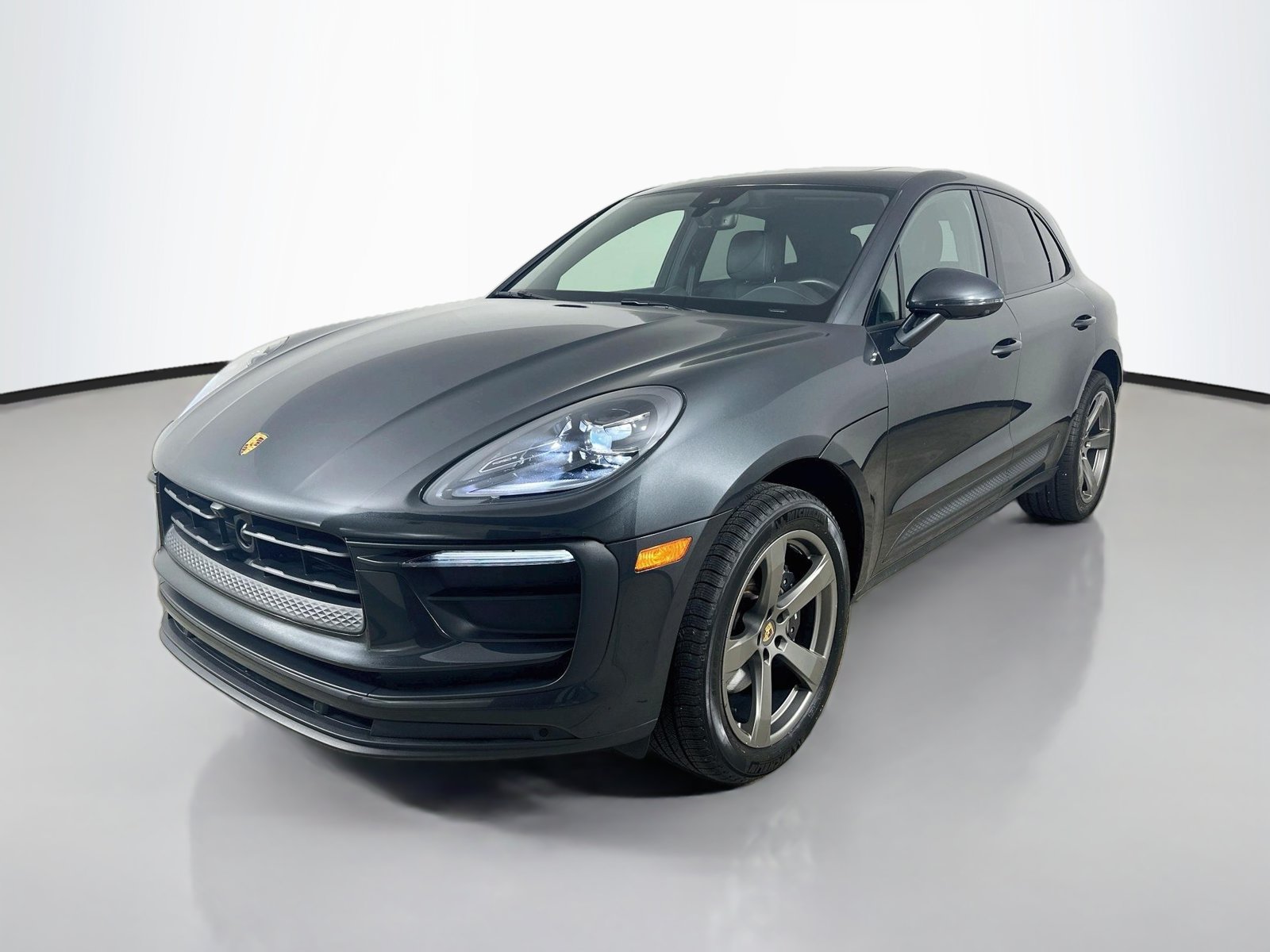 Certified 2022 Porsche Macan AWD/4WD image 1