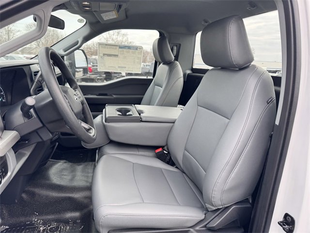 New 2025 Ford F550 4x4 Regular Cab Super Duty w/ XL Chrome Package image 13