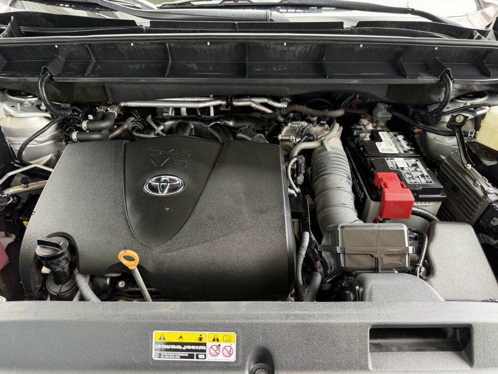 Used 2021 Toyota Highlander XLE AWD/4WD image 39