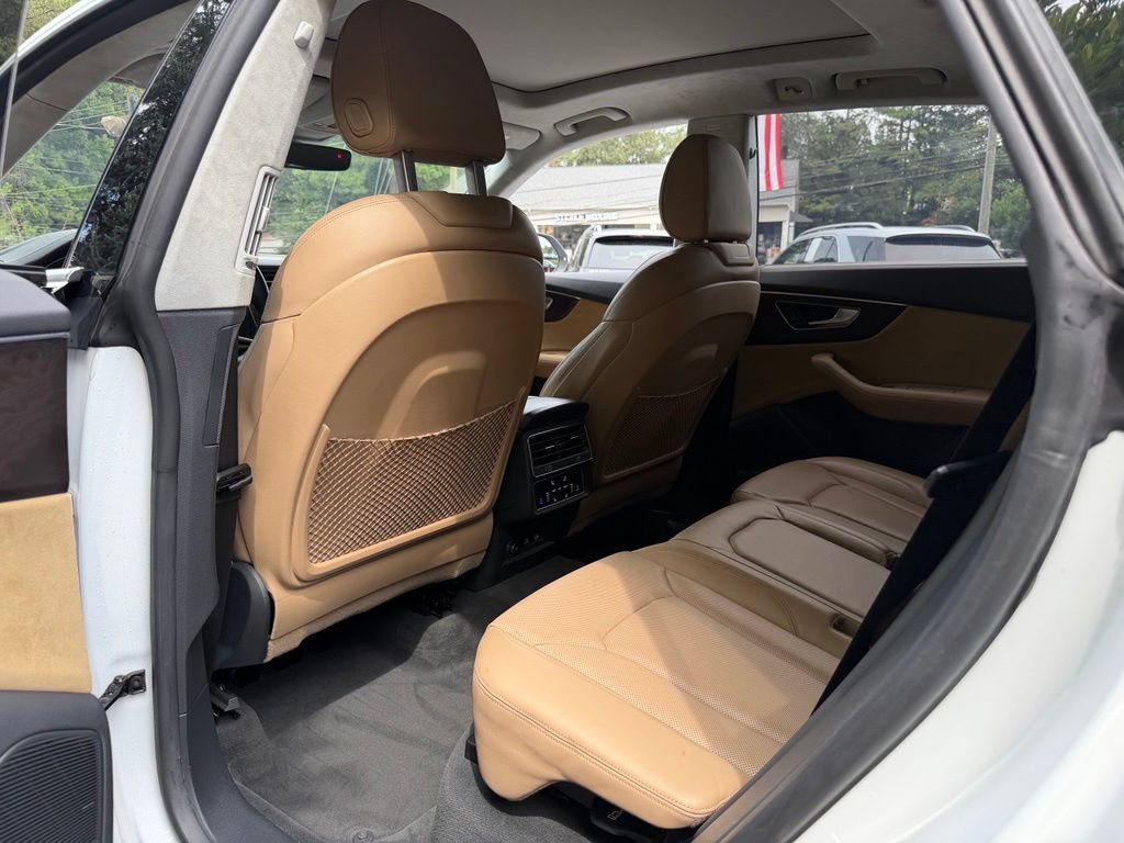 Used 2019 Audi Q8 Prestige w/ Luxury Package AWD/4WD image 31