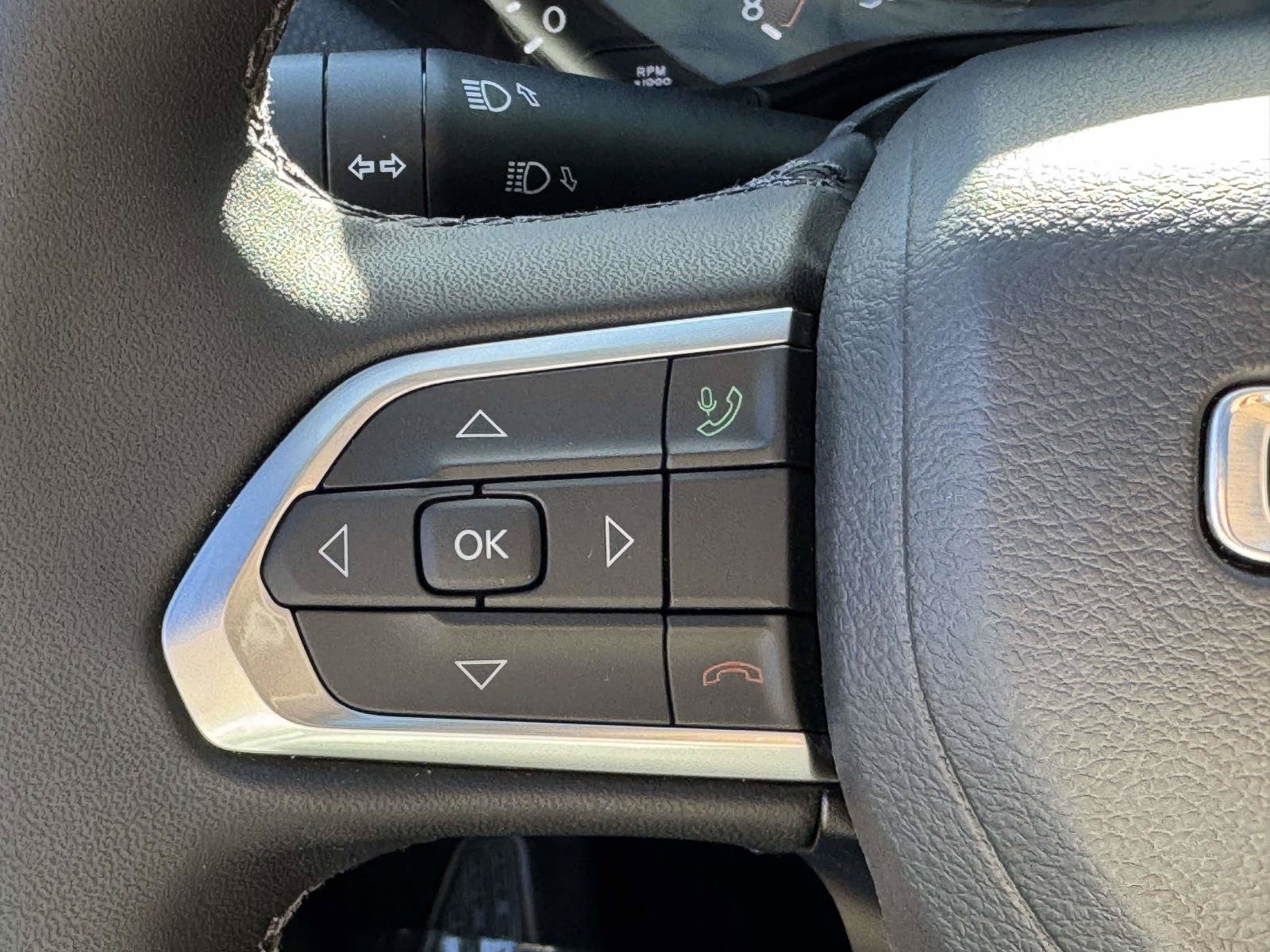 Used 2025 Jeep Compass Limited w/ Sun & Sound Group AWD/4WD image 23