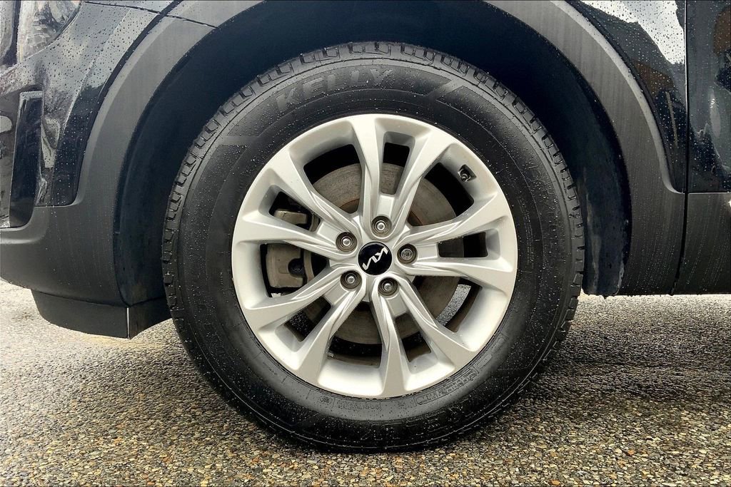 Used 2022 Kia Telluride LX image 11