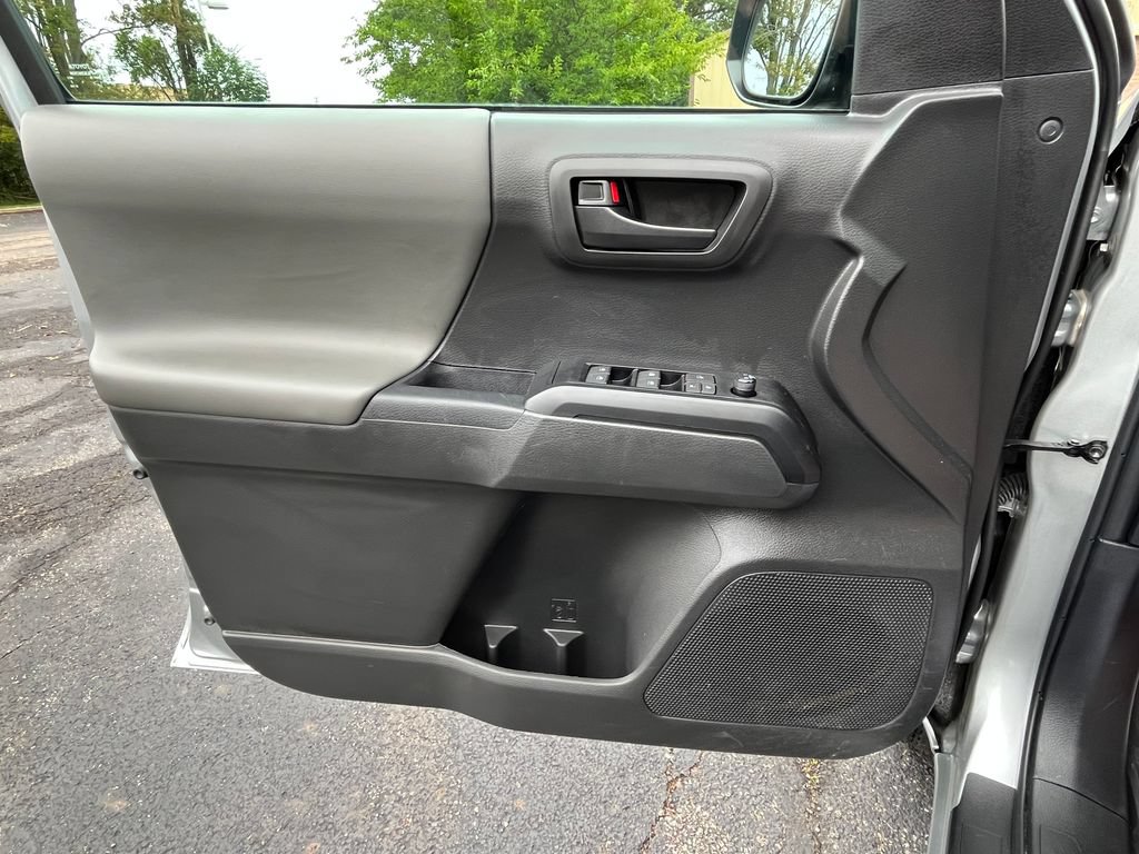 Used 2023 Toyota Tacoma SR AWD/4WD image 9