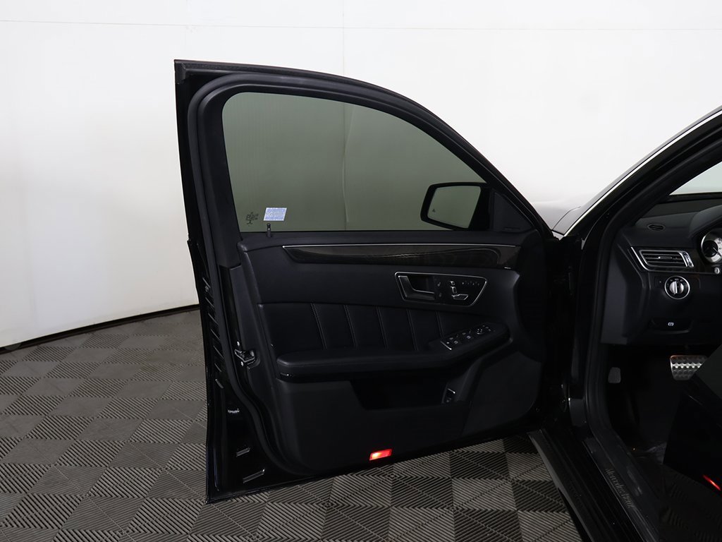 Used 2015 Mercedes-Benz E 400 4MATIC Sedan w/ Lighting Package image 20