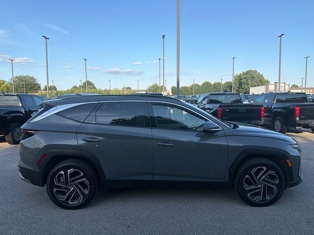 Used 2025 Hyundai Tucson Limited AWD/4WD image 11