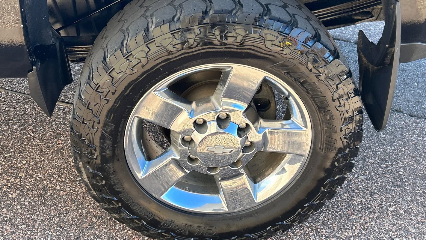 Used 2015 Chevrolet Silverado 2500 High Country w/ Duramax Plus Package image 14