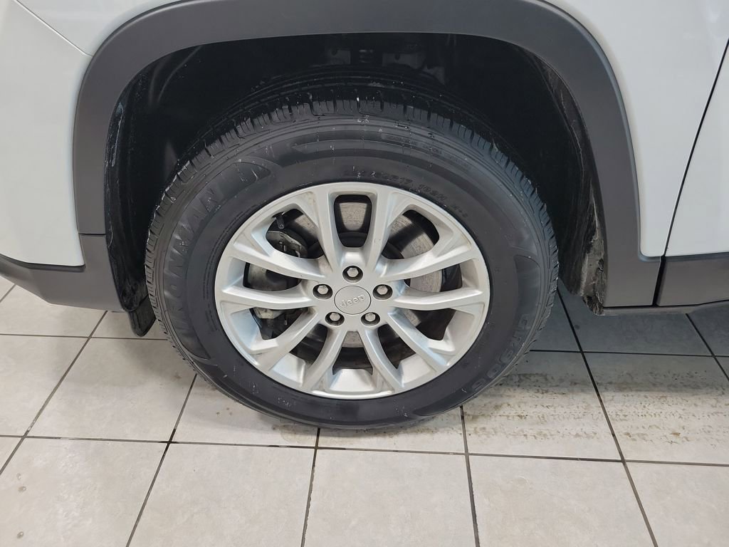 Used 2022 Jeep Cherokee Latitude Lux w/ Sun & Sound Group image 45