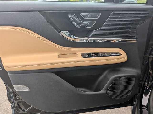 Certified 2022 Lincoln Corsair Reserve w/ Sport Package image 16