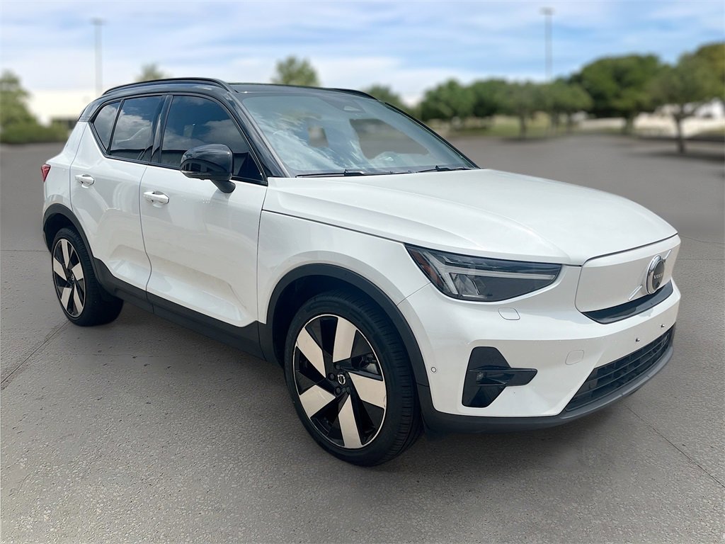 Used 2023 Volvo XC40 Recharge Ultimate image 1