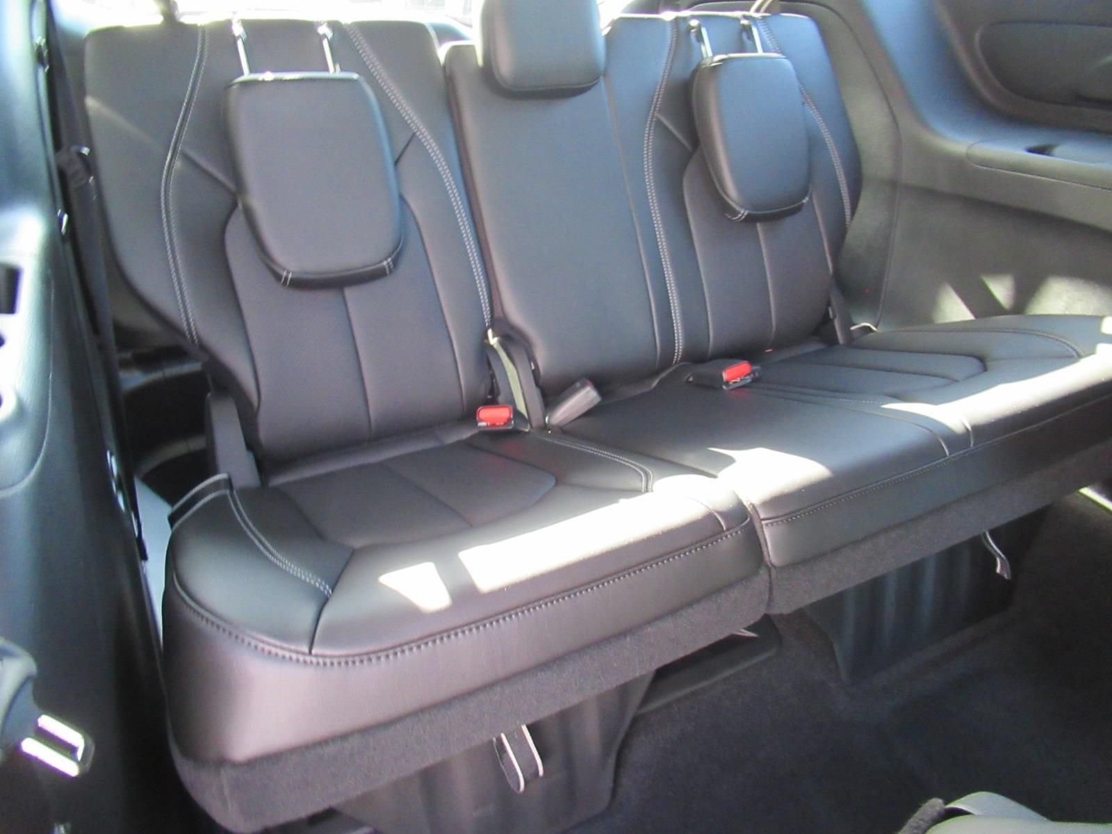 New 2027 Chrysler Pacifica Select FWD image 31
