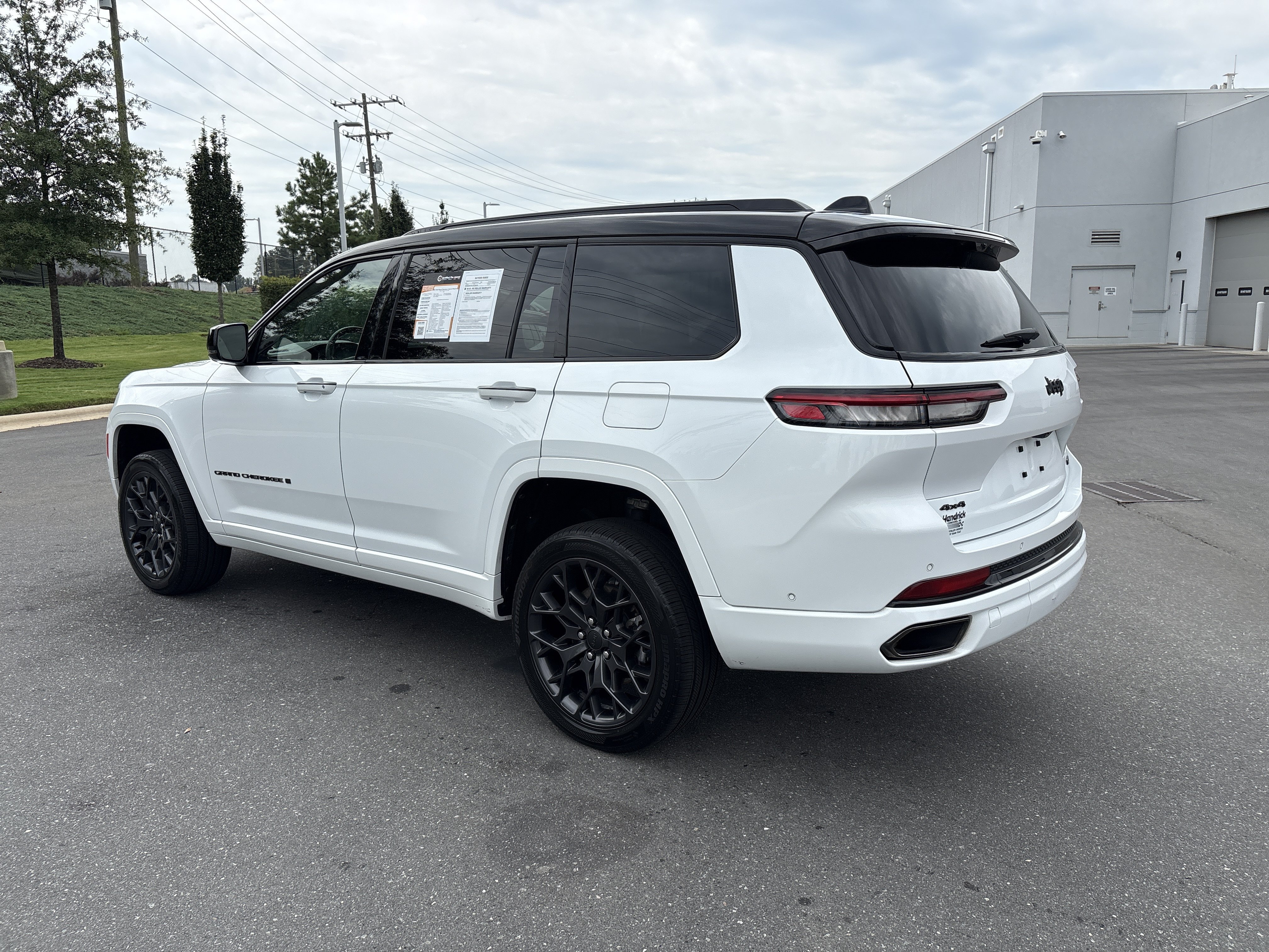 Used 2025 Jeep Grand Cherokee L Summit AWD/4WD image 7