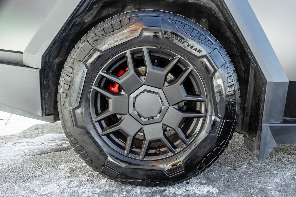 Used 2024 Tesla Cybertruck AWD Crew Cab image 34