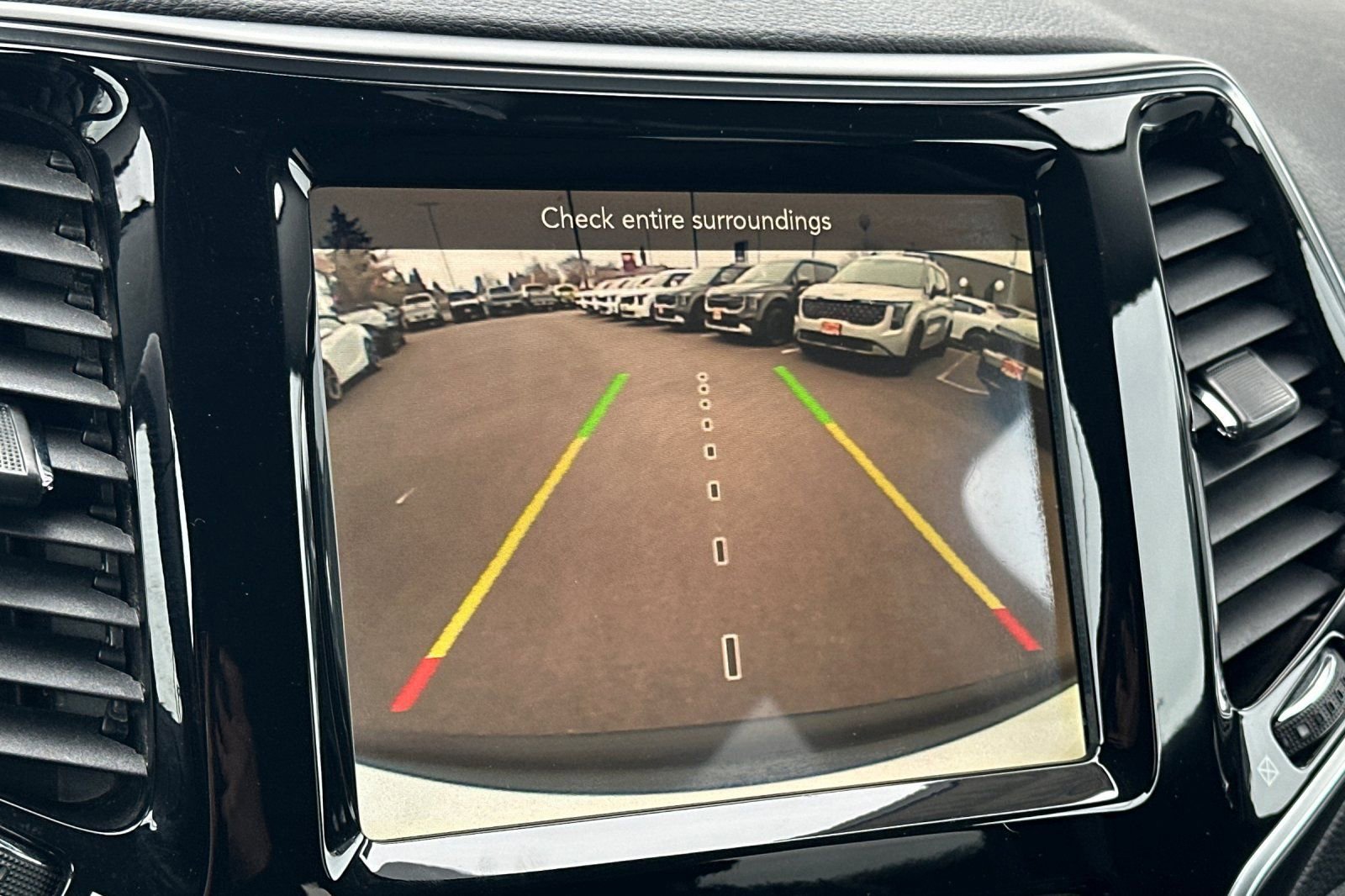Used 2019 Jeep Cherokee Limited image 19