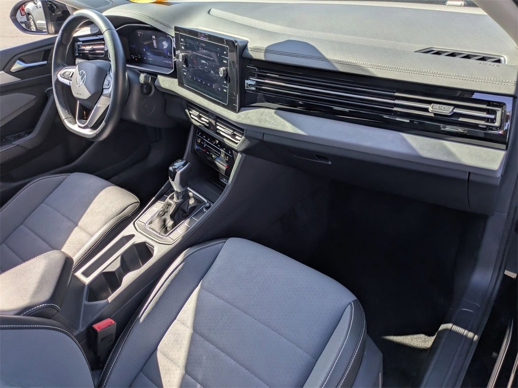 Used 2025 Volkswagen Jetta SE image 28