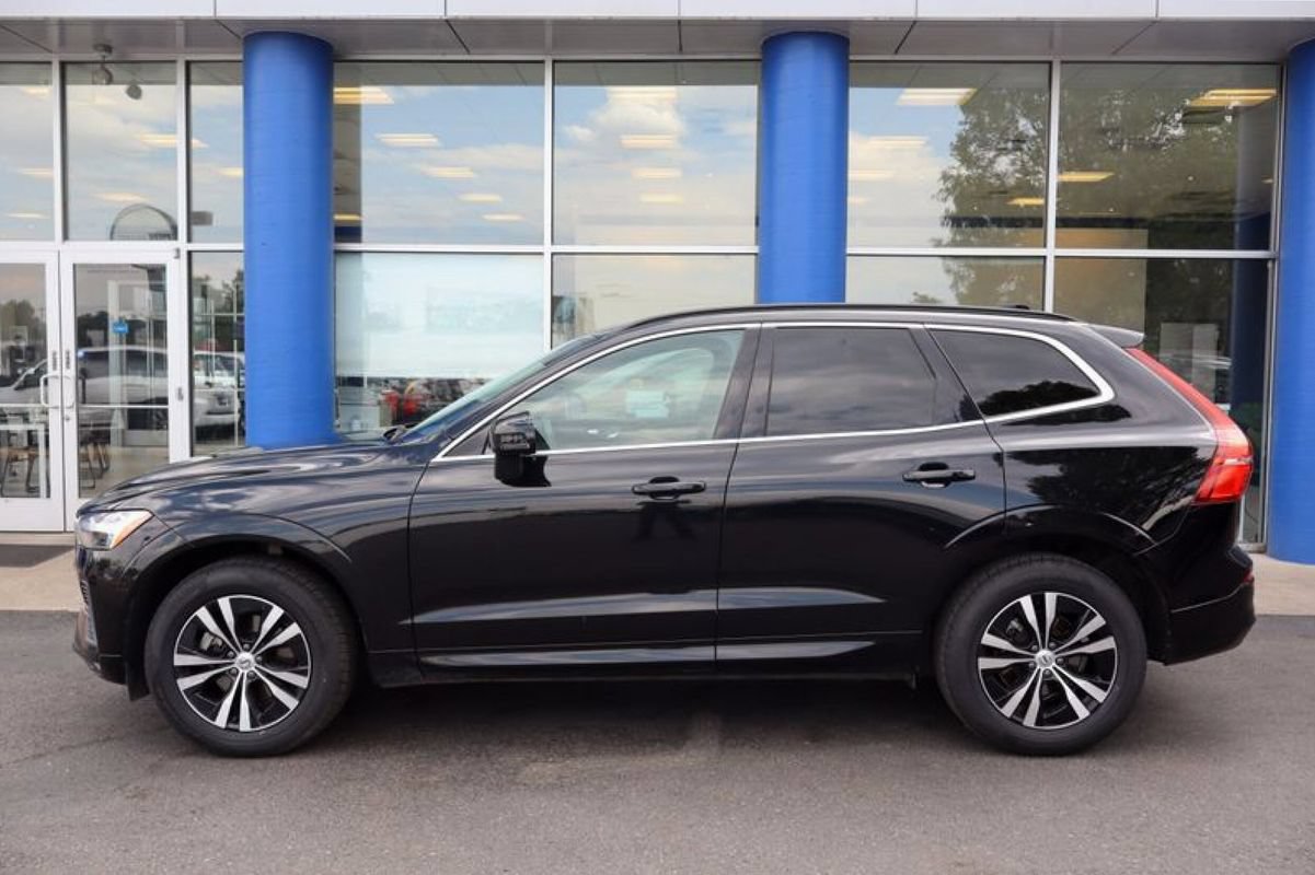 Used 2023 Volvo XC60 B5 Core AWD/4WD image 2