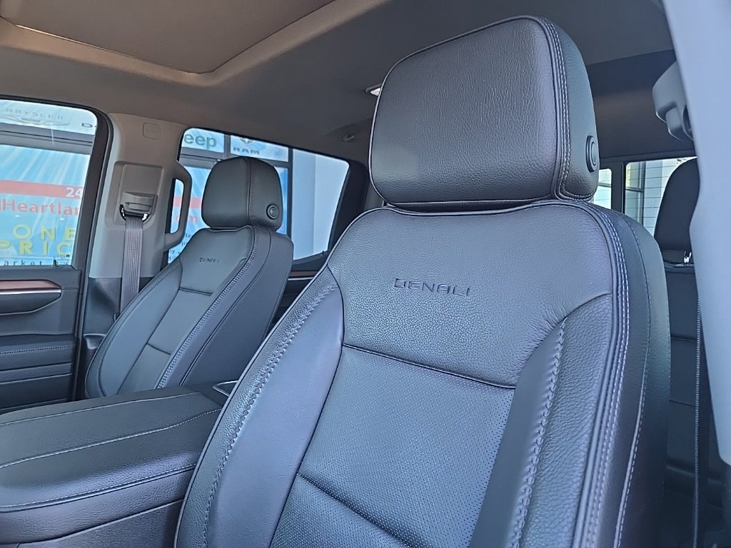 Used 2025 GMC Sierra 1500 Denali AWD/4WD image 9