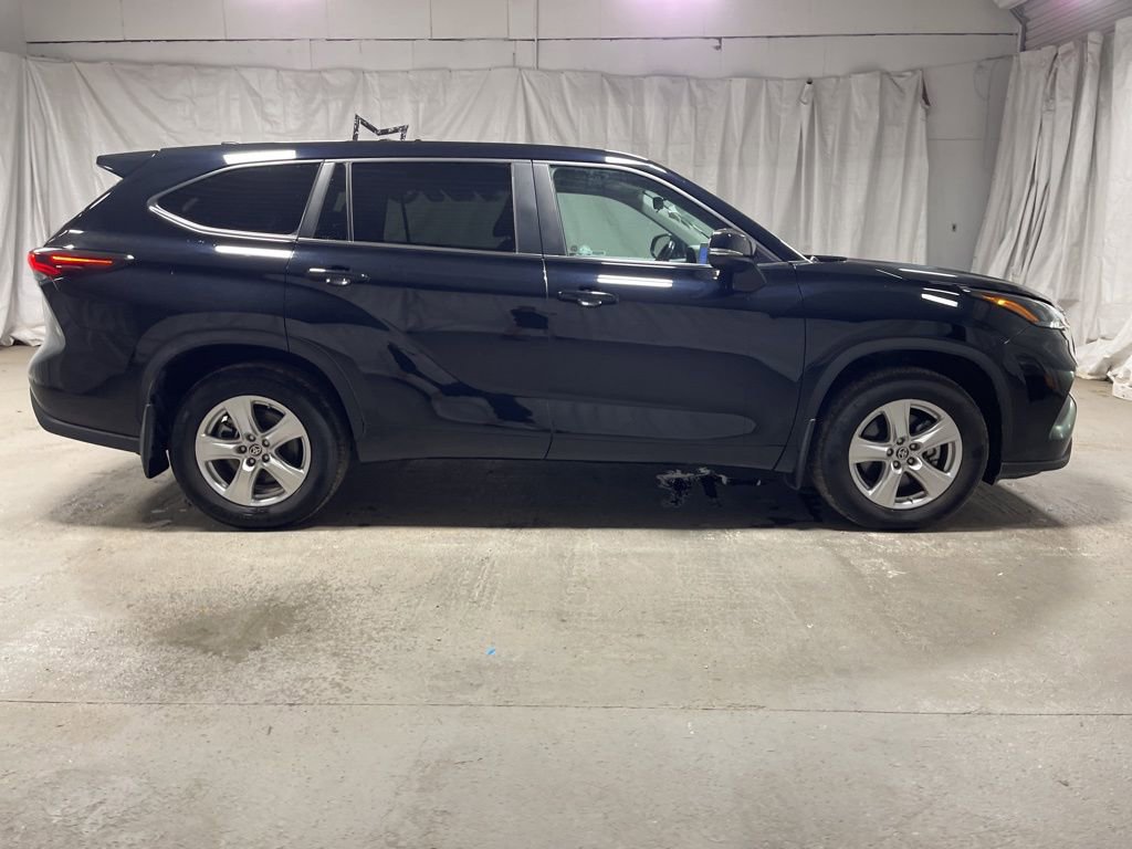 Used 2024 Toyota Highlander XLE image 8