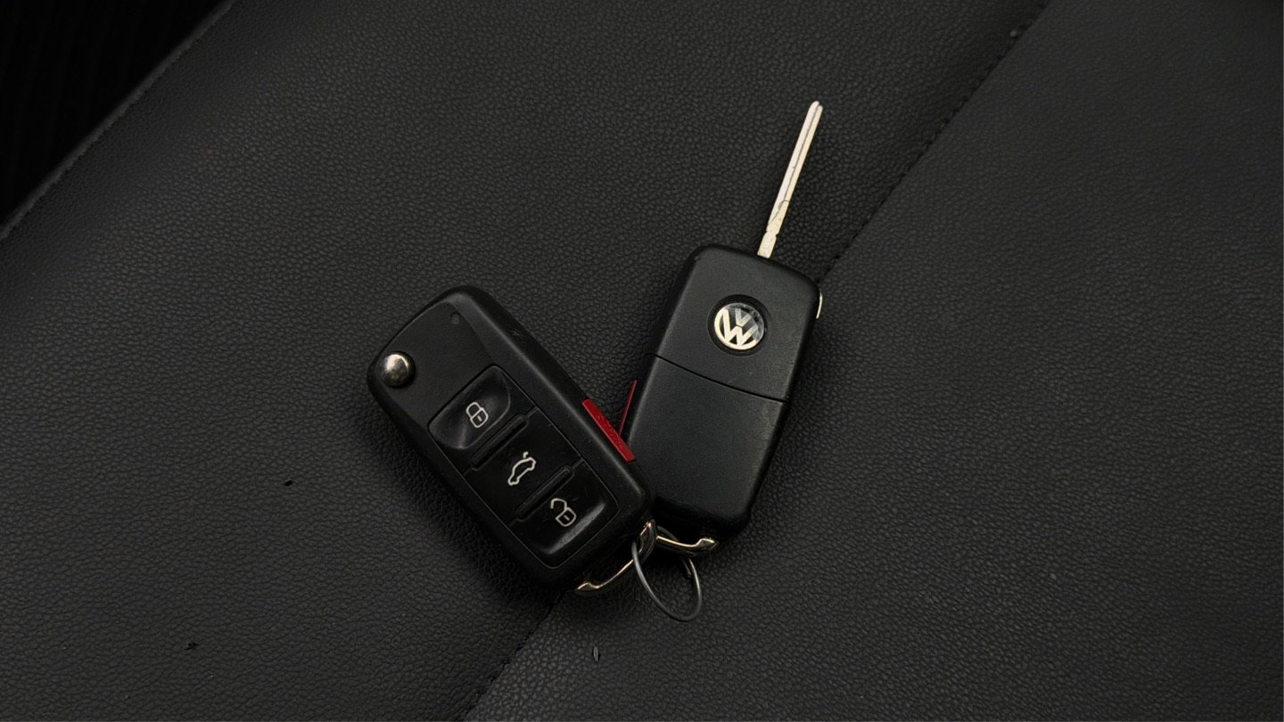 Used 2014 Volkswagen Beetle R-Line FWD image 27